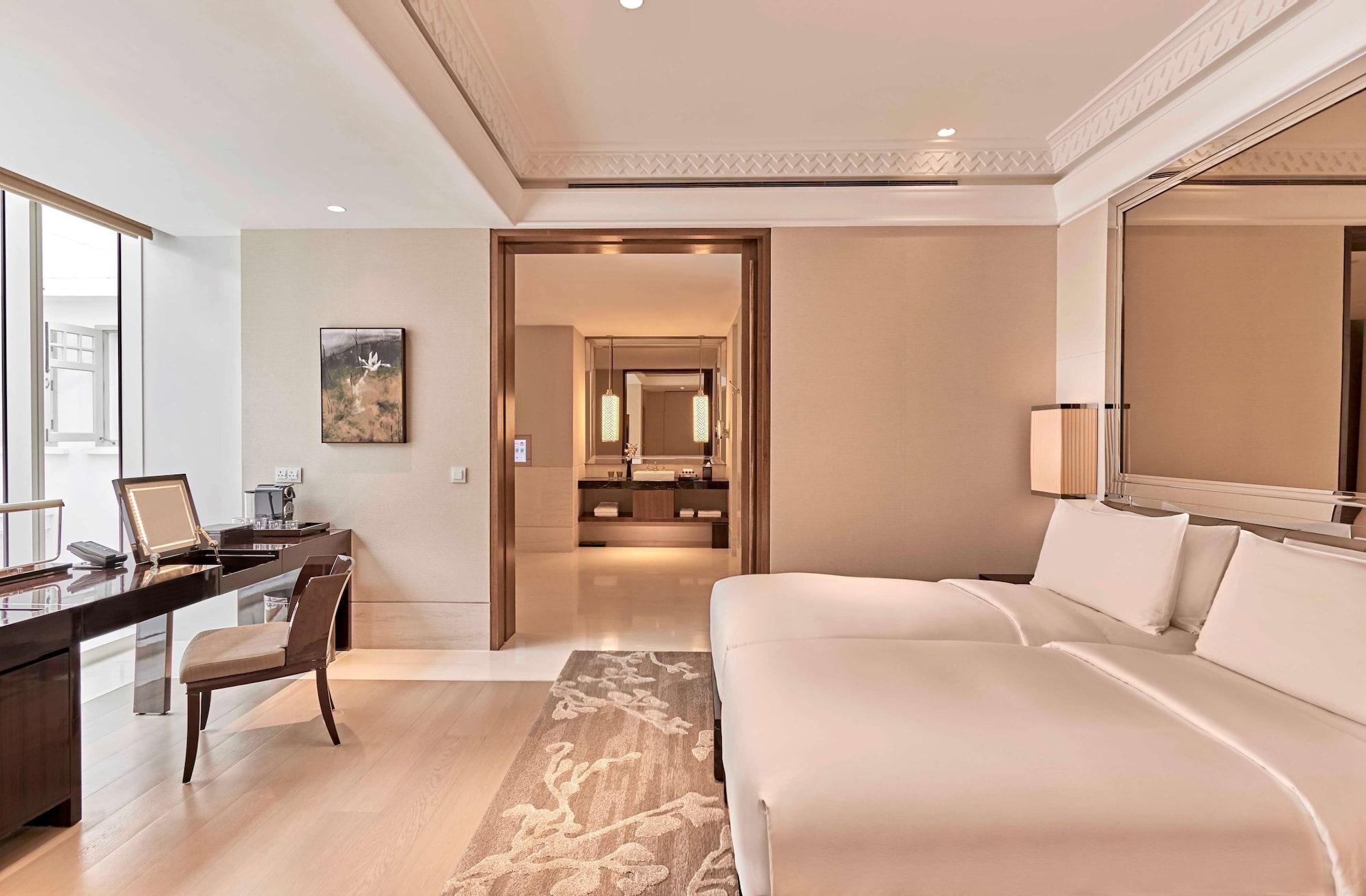The Capitol Kempinski Khách sạn 5*